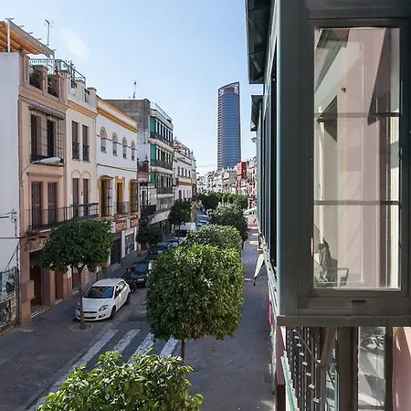 Bonito Piso Junto Al Rio Siviglia