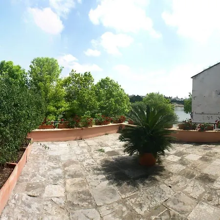 Bonito Piso Junto Al Rio