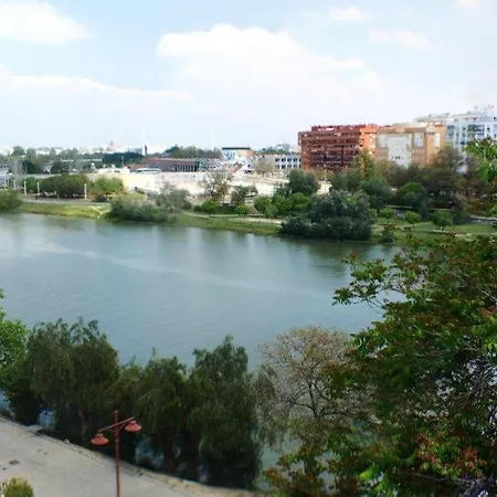 Bonito Piso Junto Al Rio Siviglia